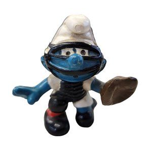 Vintage 1981 Schleich Peyo Baseball Catcher Smurf Figure PVC Figurine Hong Kong